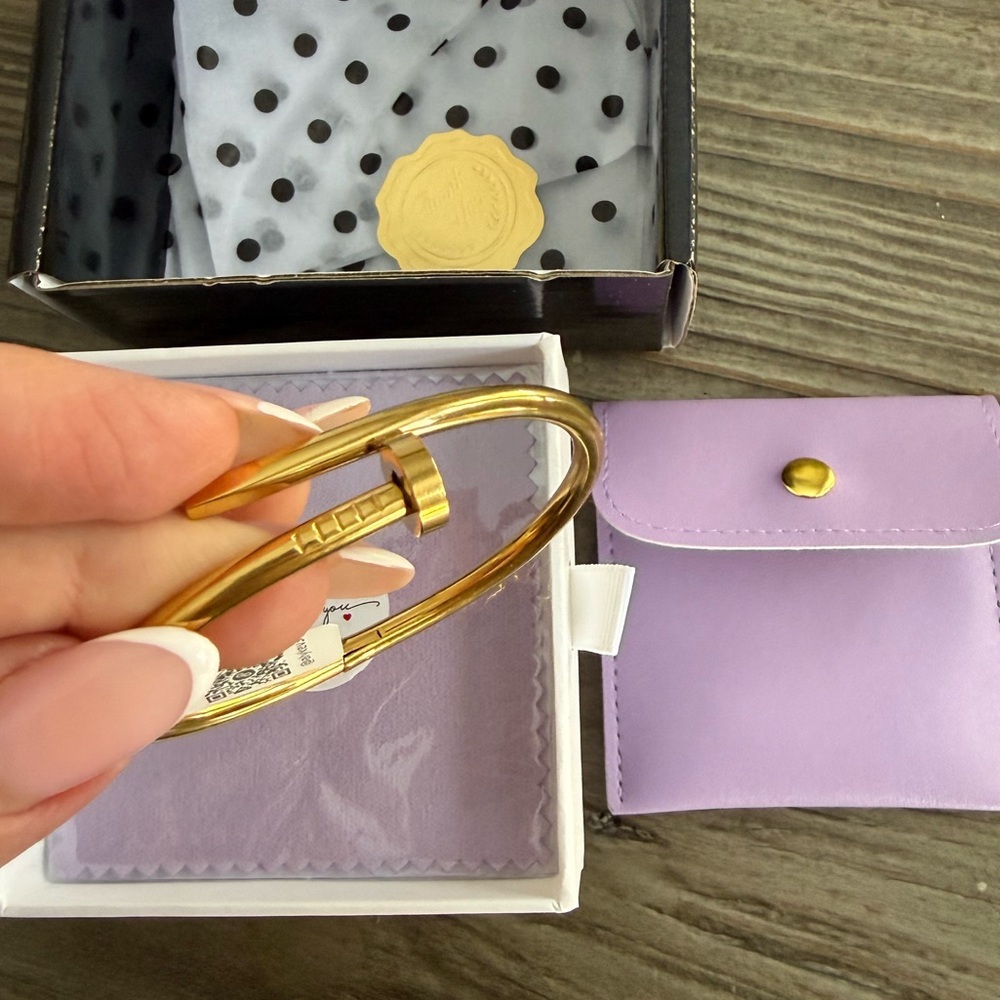 ✨ LUXURY GOLD NAIL BRACELET ✨ 
High End Style Stackable Bangle Men and Women